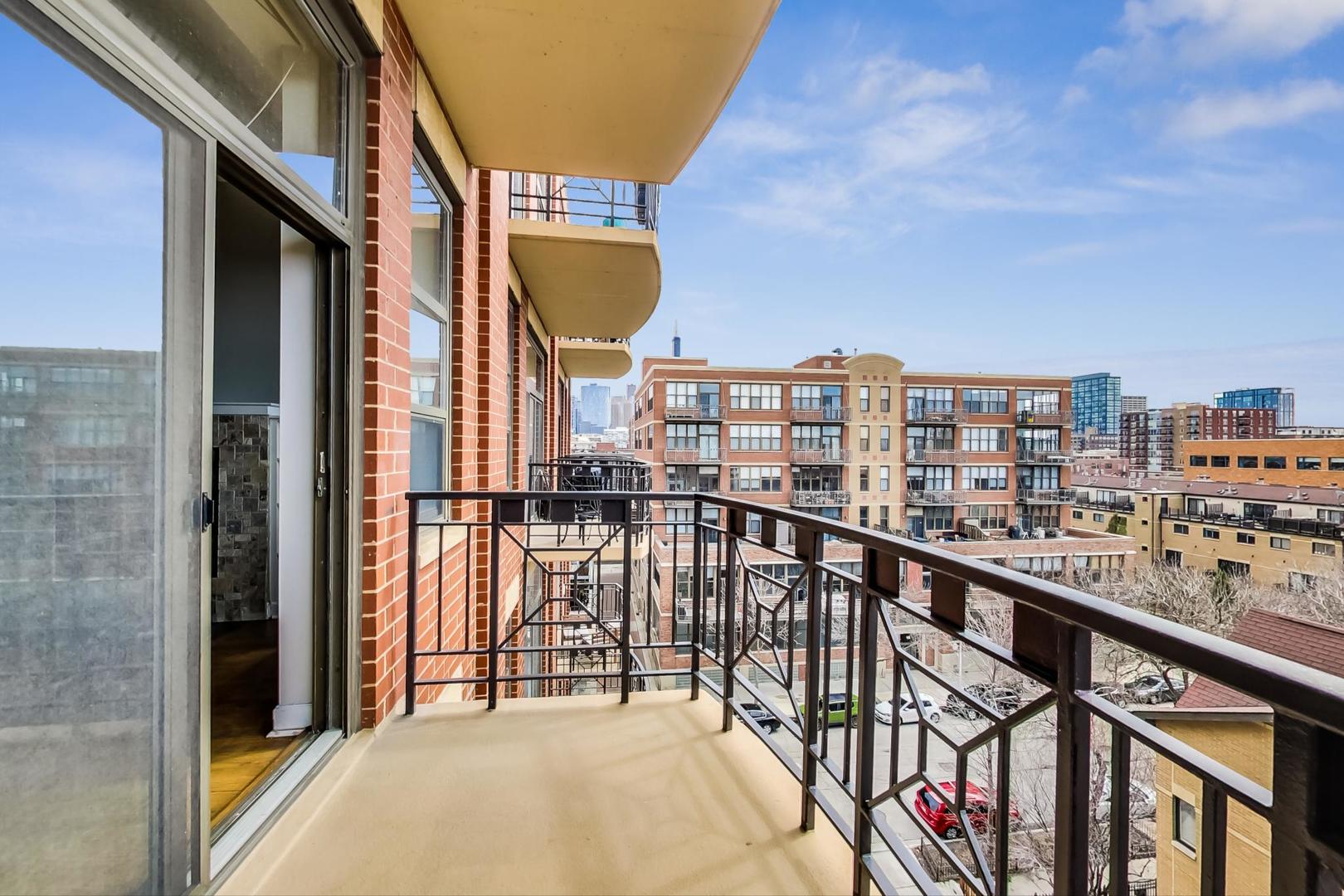1301 West Madison Street, Unit 511 Chicago, IL 60607 - Photo 13 of 24 a view of a balcony with city view