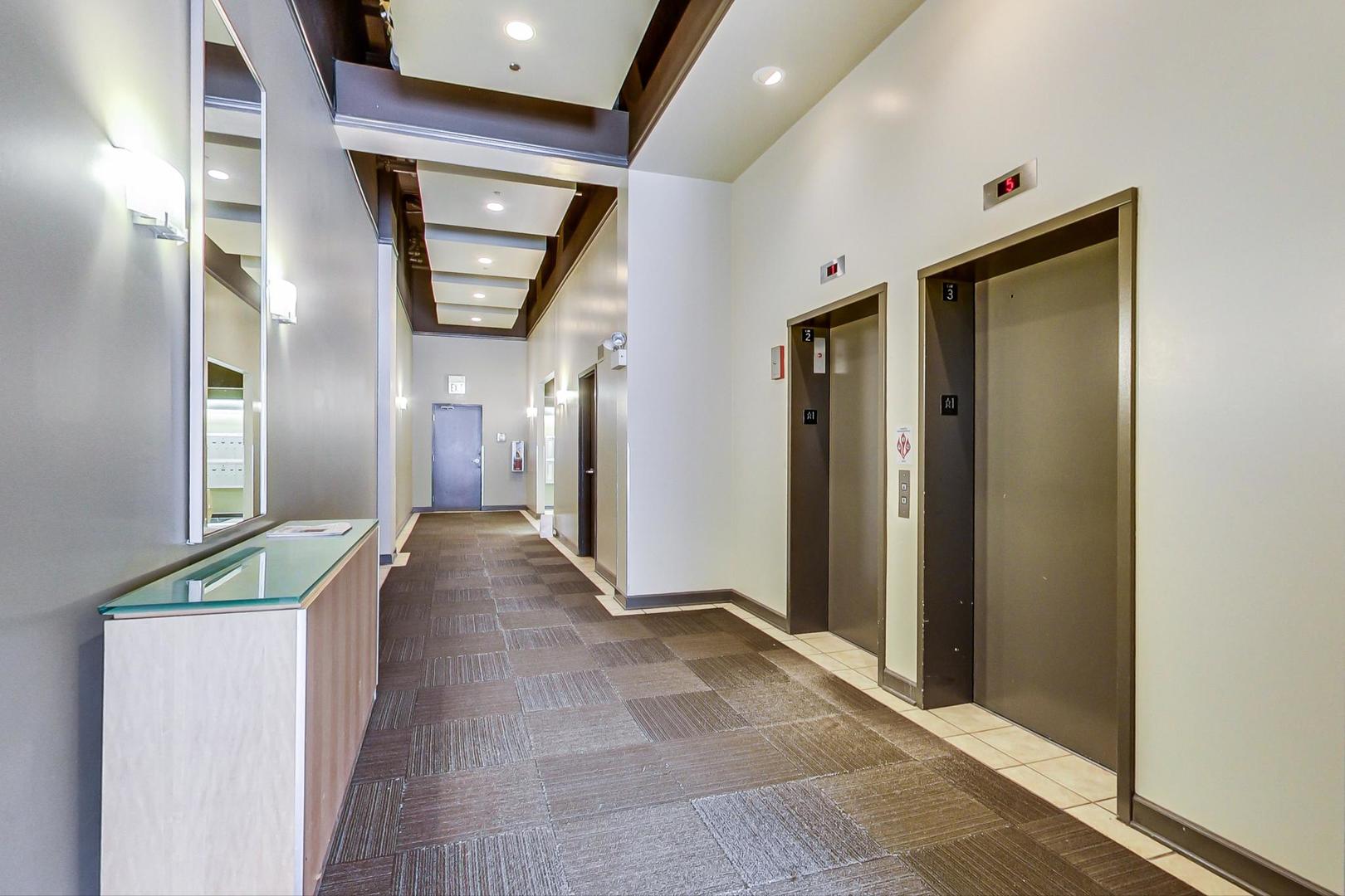 1301 West Madison Street, Unit 511 Chicago, IL 60607 - Photo 22 of 24 a view of gallery with hallway