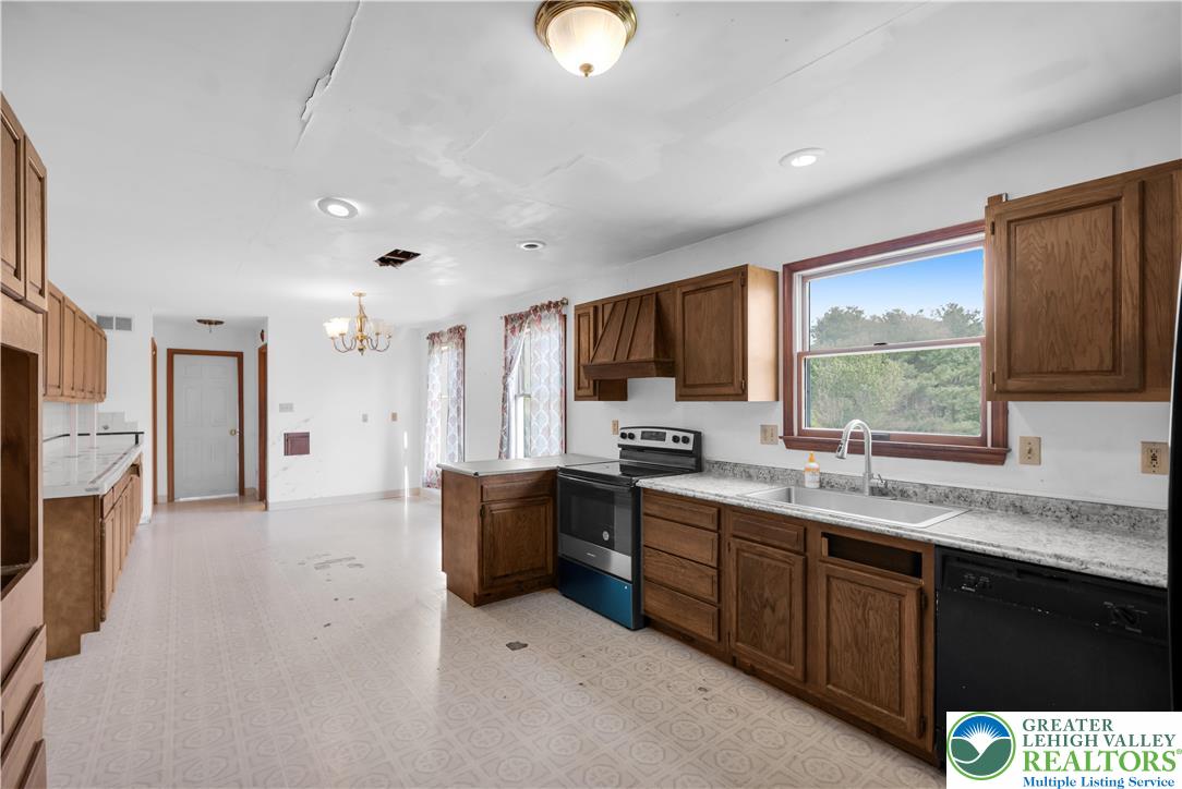 547 Roberts Road Nazareth, PA 18064 - Photo 9 of 56 Gallery Image 9