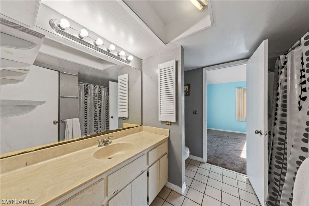 785 Rabbit Road Sanibel, FL 33957 - Photo 14 of 20 a bathroom with a sink and a mirror