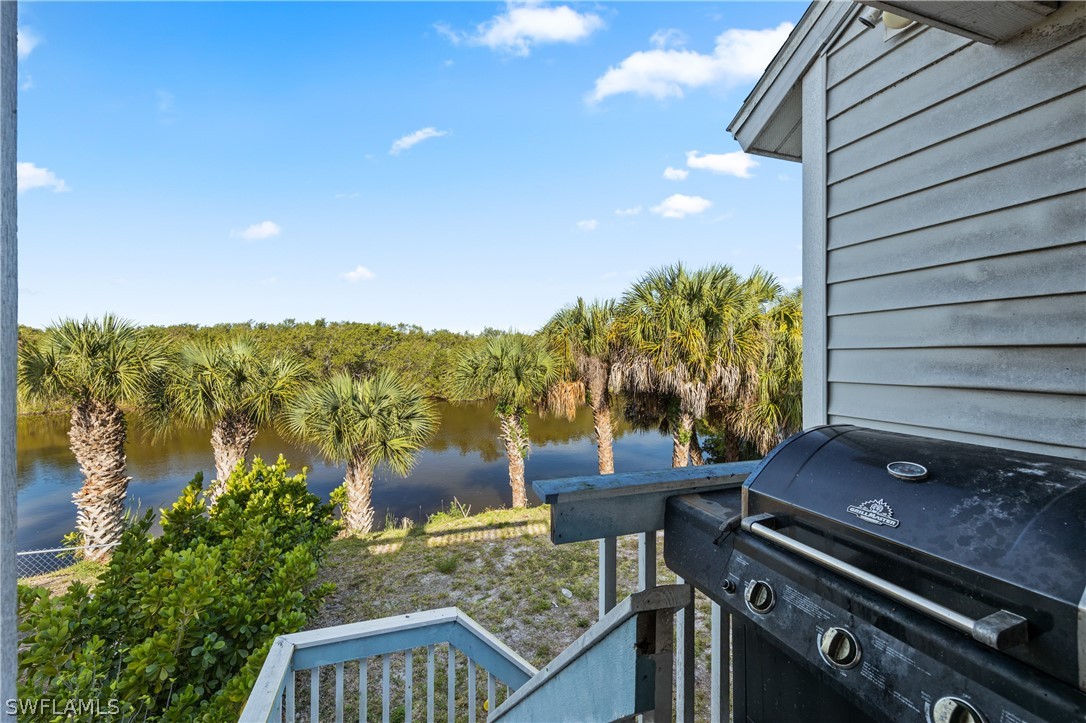 785 Rabbit Road Sanibel, FL 33957 - Photo 15 of 20 a view of a balcony with an outdoor seating