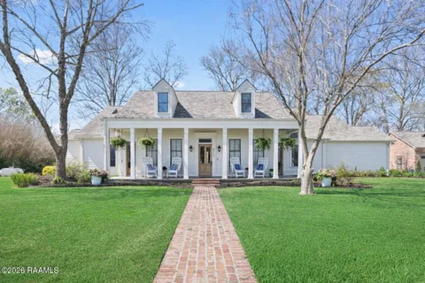 $1,100,000 | 5726 Eagle Pass Drive, Youngsville, LA 70592