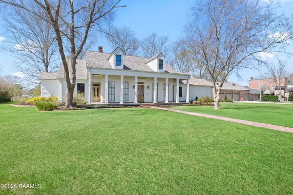 $1,100,000 | 5726 Eagle Pass Drive, Youngsville, LA 70592