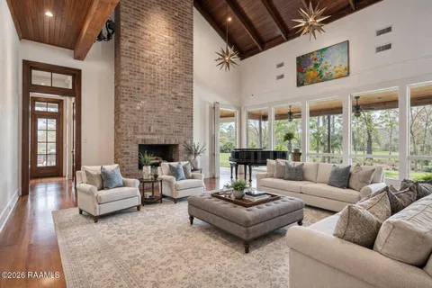 $1,100,000 | 5726 Eagle Pass Drive, Youngsville, LA 70592