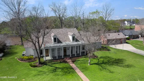 $1,100,000 | 5726 Eagle Pass Drive, Youngsville, LA 70592