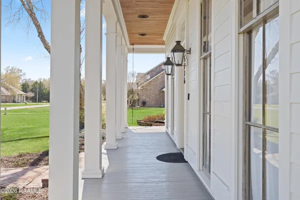 $1,100,000 | 5726 Eagle Pass Drive, Youngsville, LA 70592