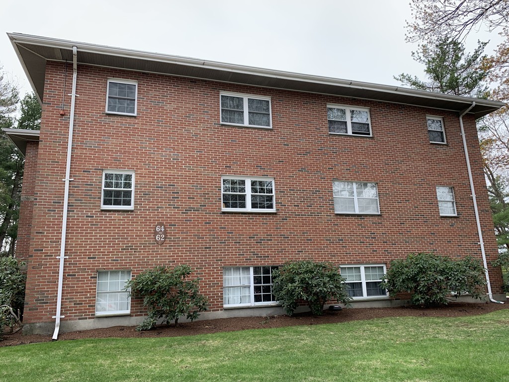 64 Jacqueline Road, Unit 12 Waltham, MA 02452 - Photo 4 of 16 a front view of a house with garden