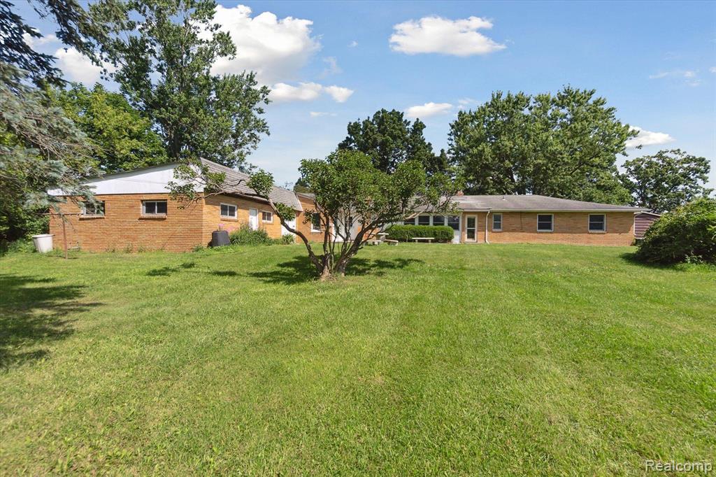 8304 Allen Road Fenton, MI 48430 - Photo 29 of 35
