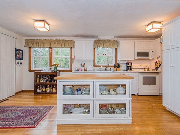 422 Dutton Road Sudbury, MA 01776 - Photo 5 of 16 Gallery Image 5