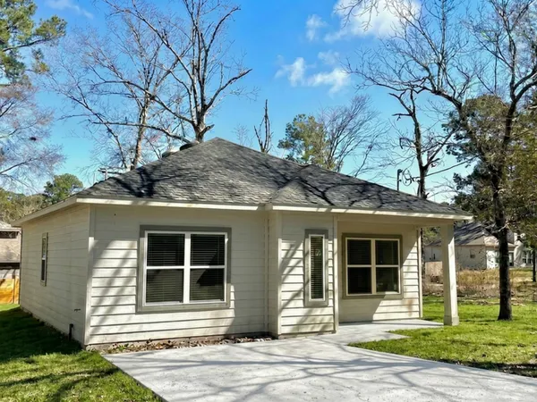 $1,350 | 15852 Pecan Drive, Montgomery, TX 77356