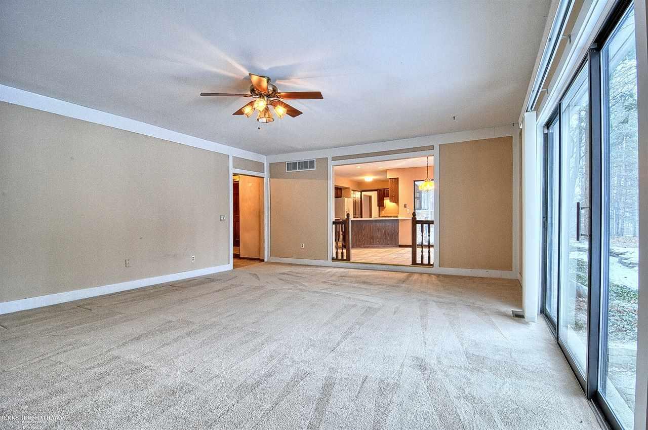 1935 Marcastle Court Rochester Hills, MI 48309 - Photo 17 of 33