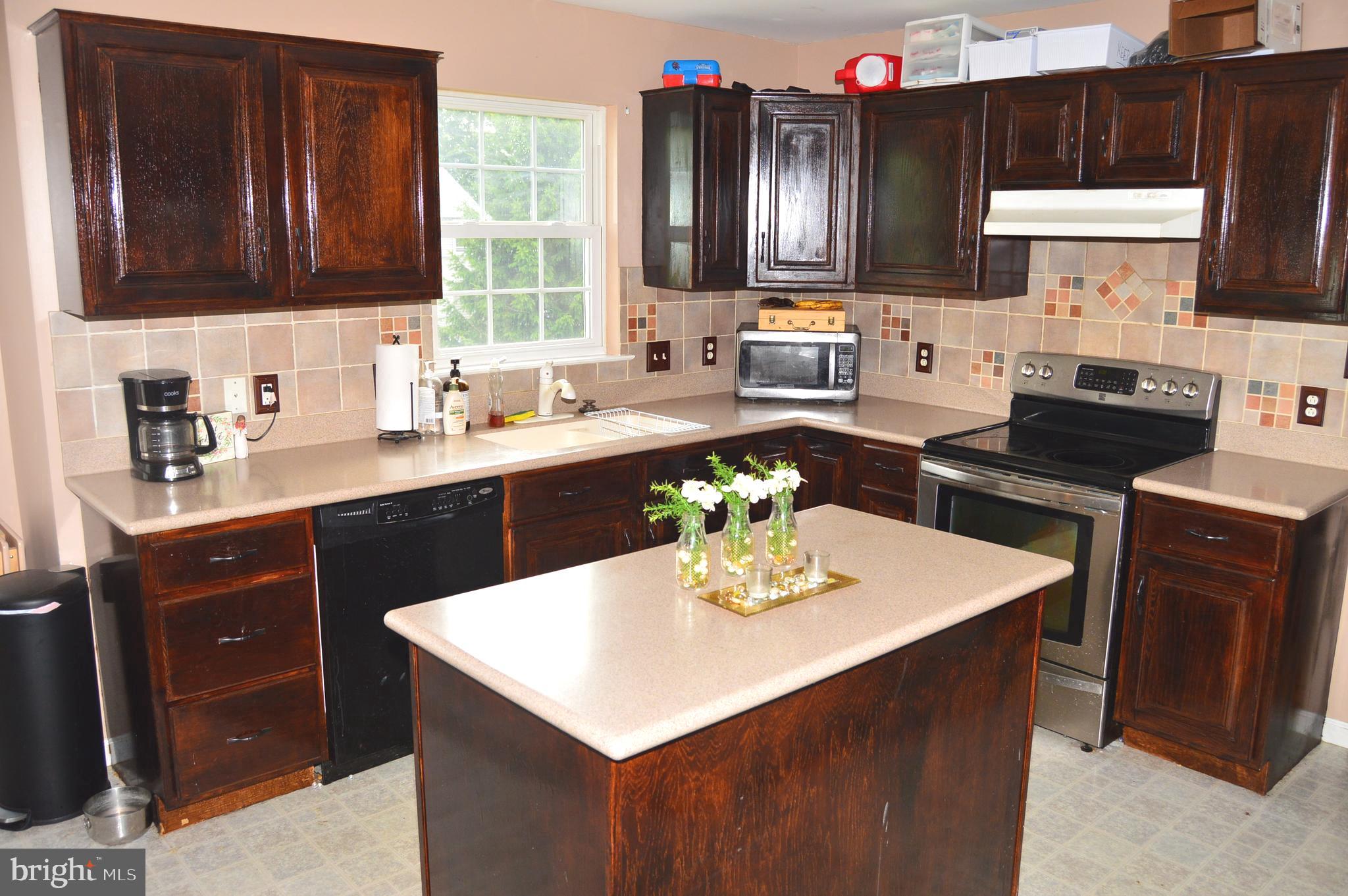 4530 Hillside Road Reading, PA 19606 - Photo 3 of 25 Kictchen