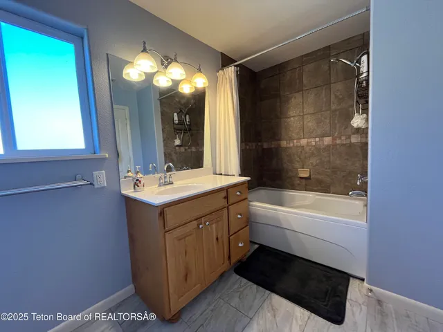 $549,000 | 417 Grizzly Road, Thayne, WY 83127