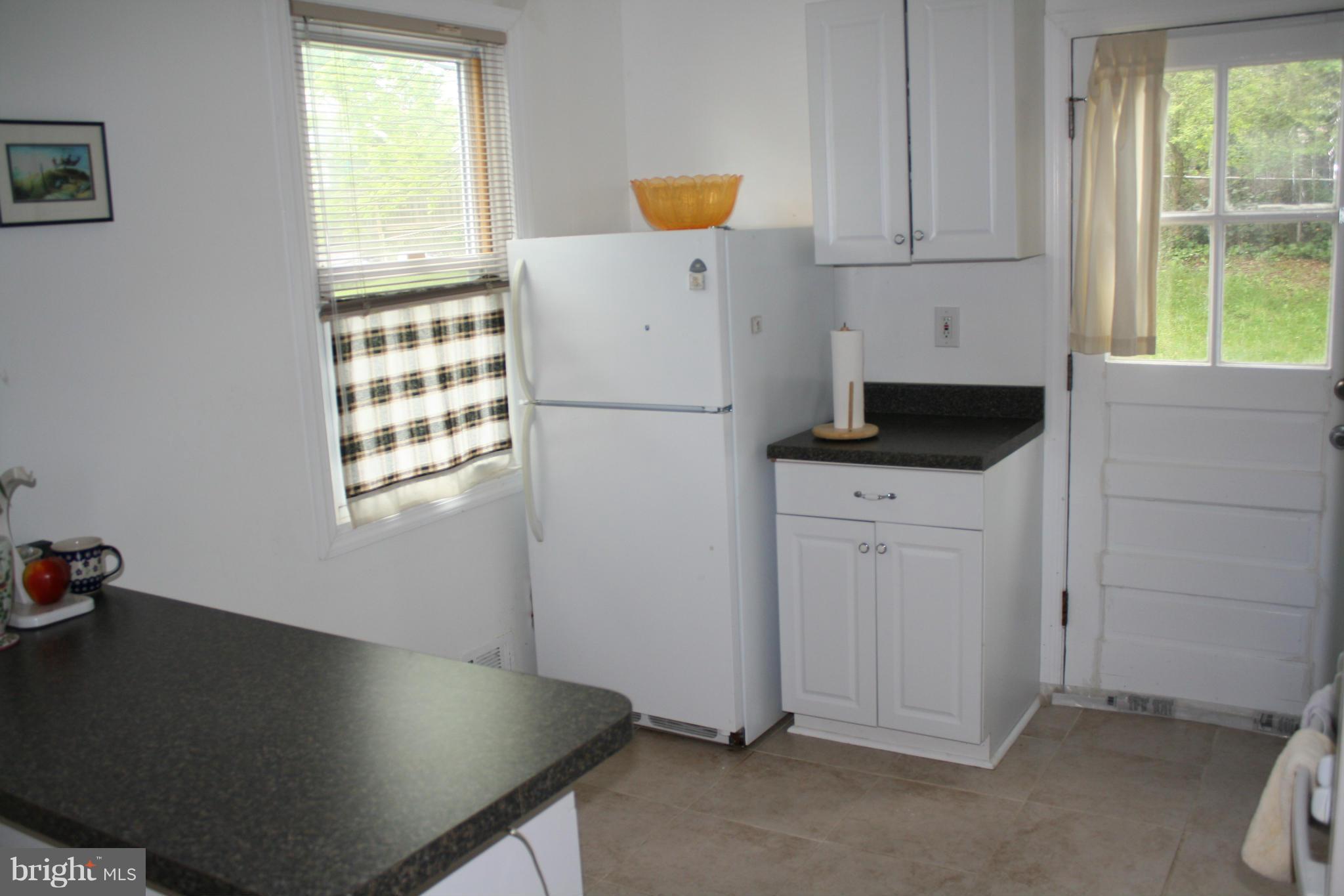 504 Pinewood Road Rockville, MD 20850 - Photo 4 of 10 Kitchen