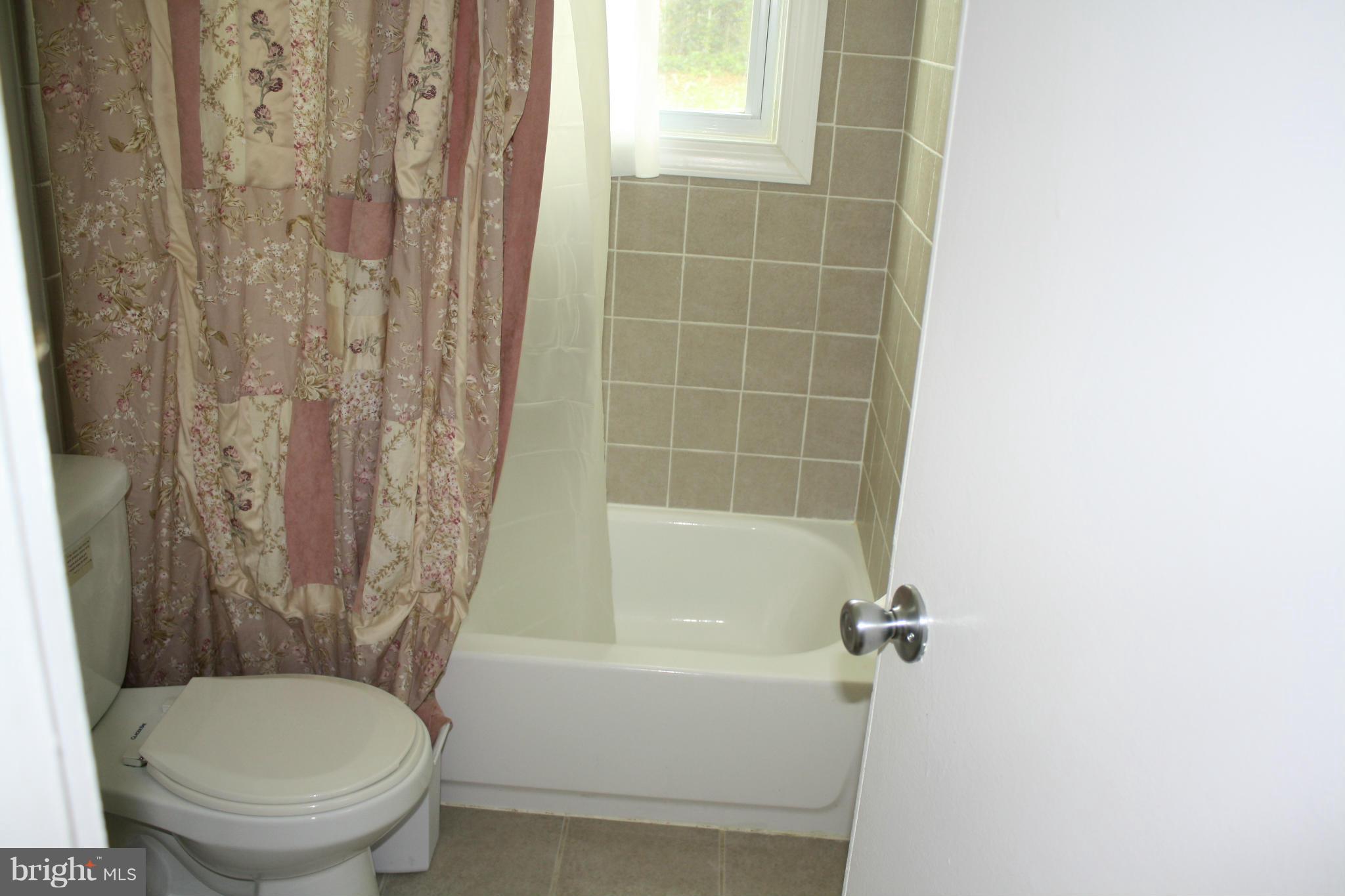 504 Pinewood Road Rockville, MD 20850 - Photo 6 of 10 Bath