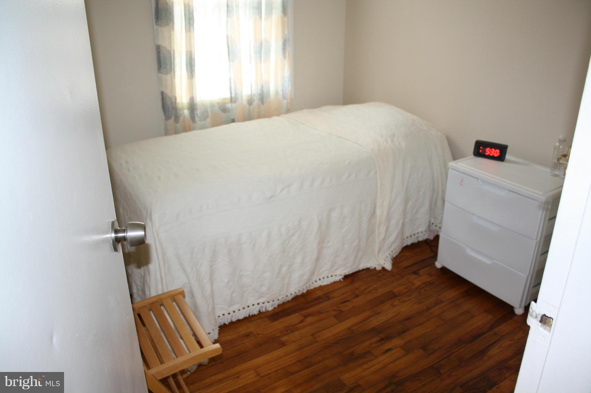 504 Pinewood Road Rockville, MD 20850 - Photo 8 of 10 Bedroom