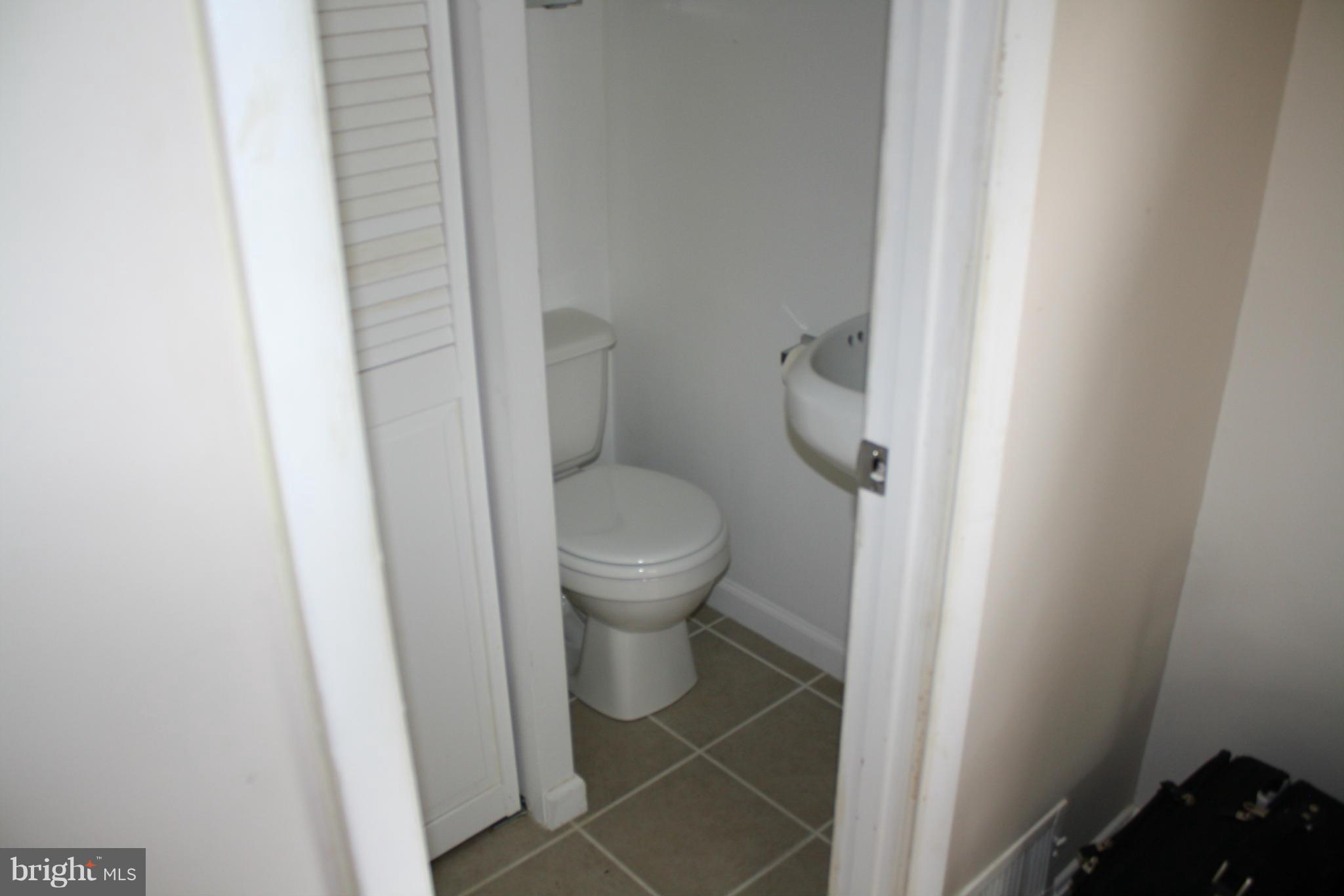 504 Pinewood Road Rockville, MD 20850 - Photo 9 of 10 Bath