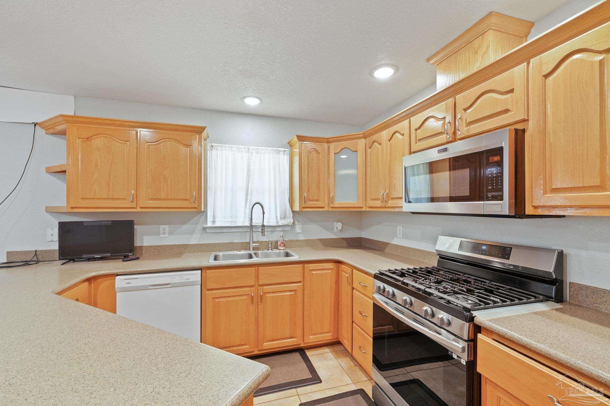 6802 Wallace Drive Pace, FL 32571 - Photo 11 of 72