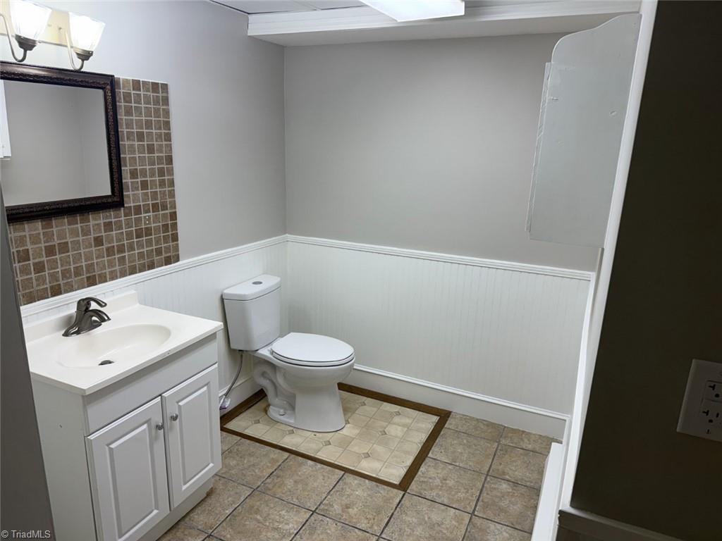 220 Logan Court King, NC 27021 - Photo 4 of 17