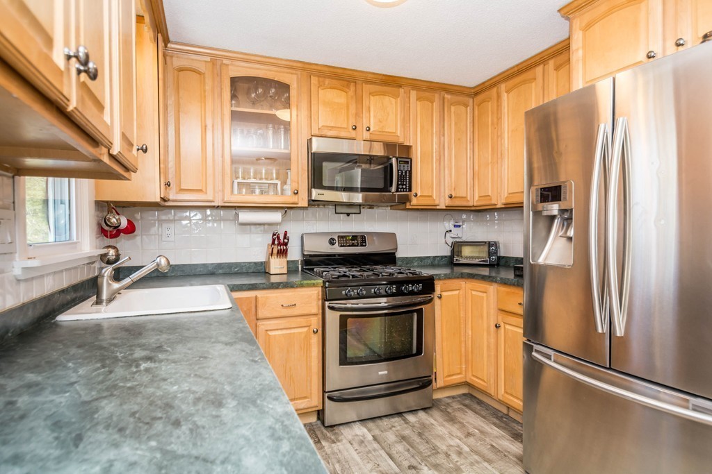 33 Sleigh Road Chelmsford, MA 01824 - Photo 4 of 30 Gallery Image 4
