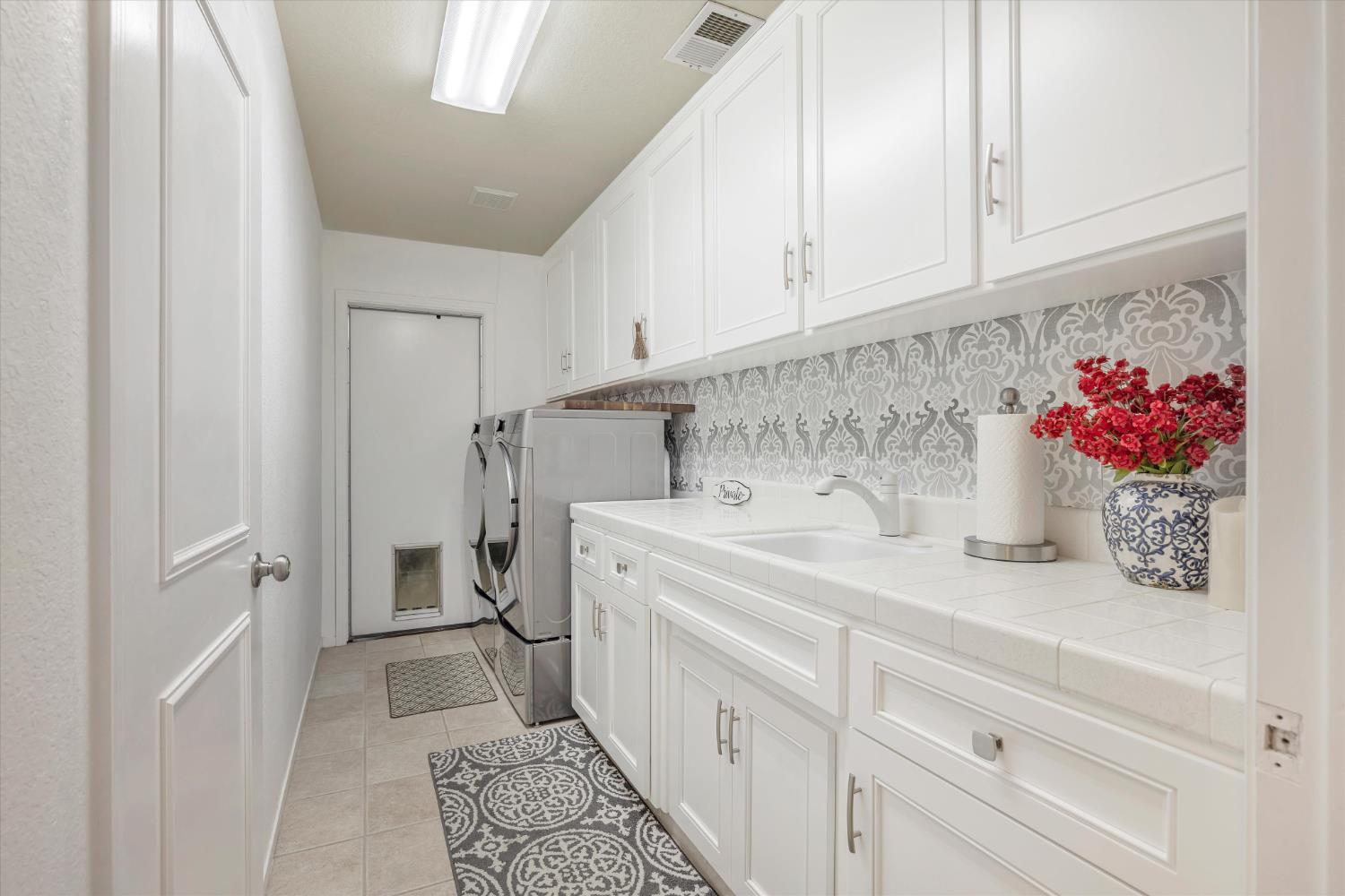 1412 Seneca Place Modesto, CA 95358 - Photo 35 of 62 a utility room with sink dryer and washer