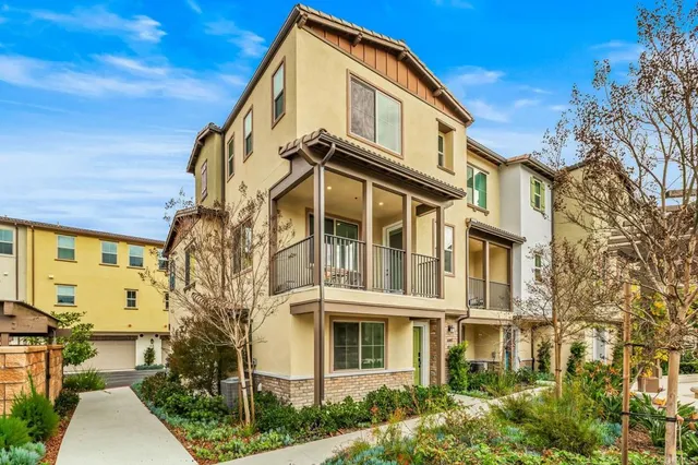 $815,000 | 1609 Holly Leaf Way, Oceanside, CA 92056