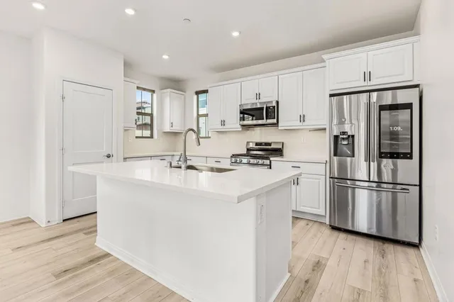 $795,000 | 1609 Holly Leaf Way, Oceanside, CA 92056