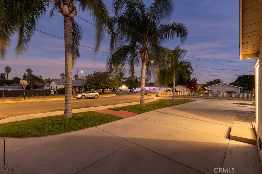 487 Jackson Street Colton, CA 92324 - Photo 19 of 47 Front yard view