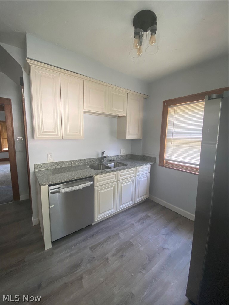 899 Clarence Road Cleveland Heights, OH 44121 - Photo 8 of 24 Kitchen