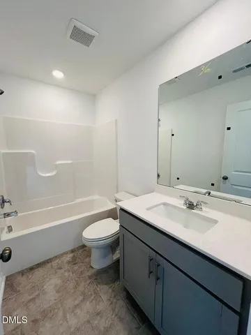 a view of room with an empty room