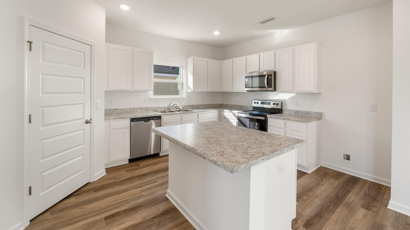 27 Bluebeech Street Freeport, FL 32439 - Photo 6 of 38 27_Bluebeech_Street_5_Kitchen