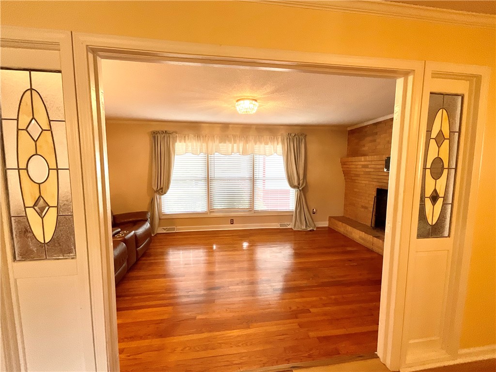 133 Julian Drive Seneca, SC 29678 - Photo 4 of 40 Living Room