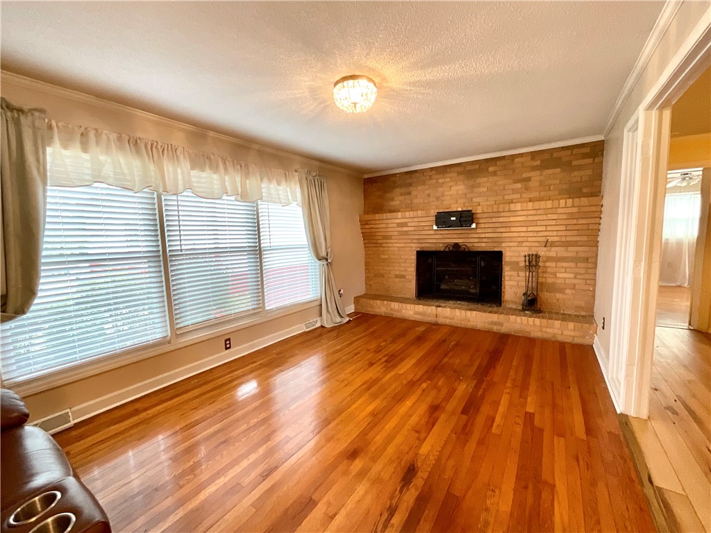 133 Julian Drive Seneca, SC 29678 - Photo 5 of 40 Living Room