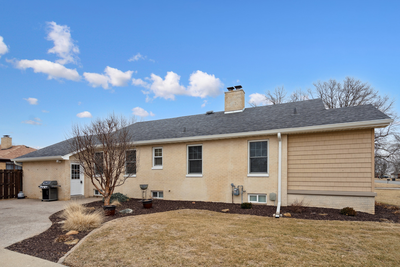 1416 6th Street Orion, IL 61273 - Photo 28 of 48 a backyard of a house