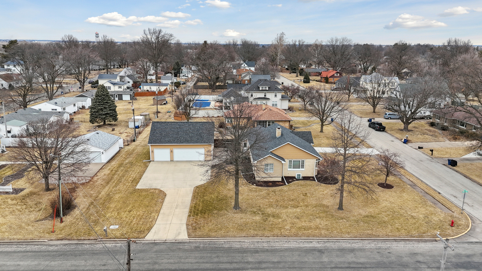 1416 6th Street Orion, IL 61273 - Photo 5 of 48 a view of a city