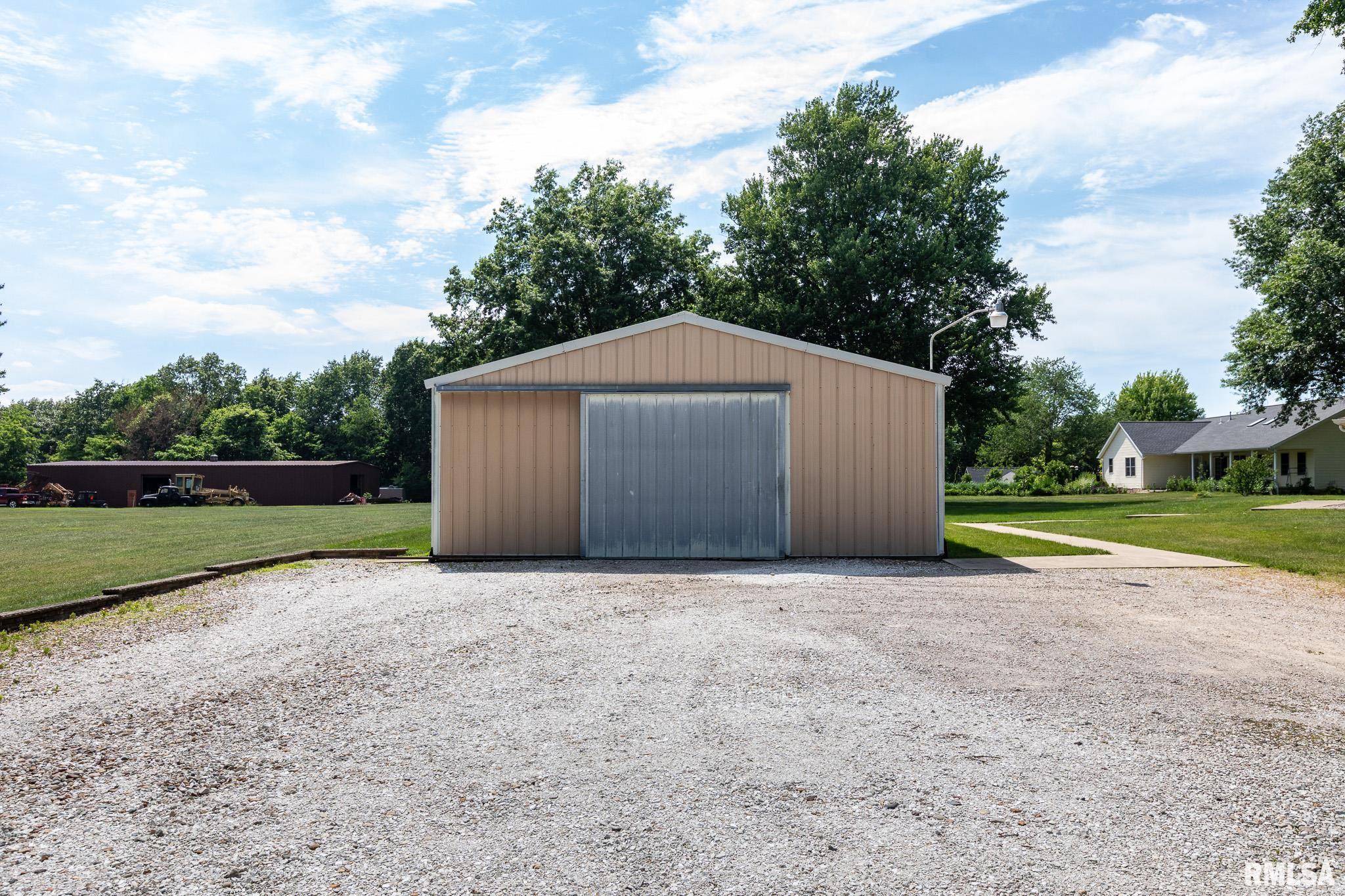 2816 Sheridan Road Pekin, IL 61554 - Photo 5 of 32