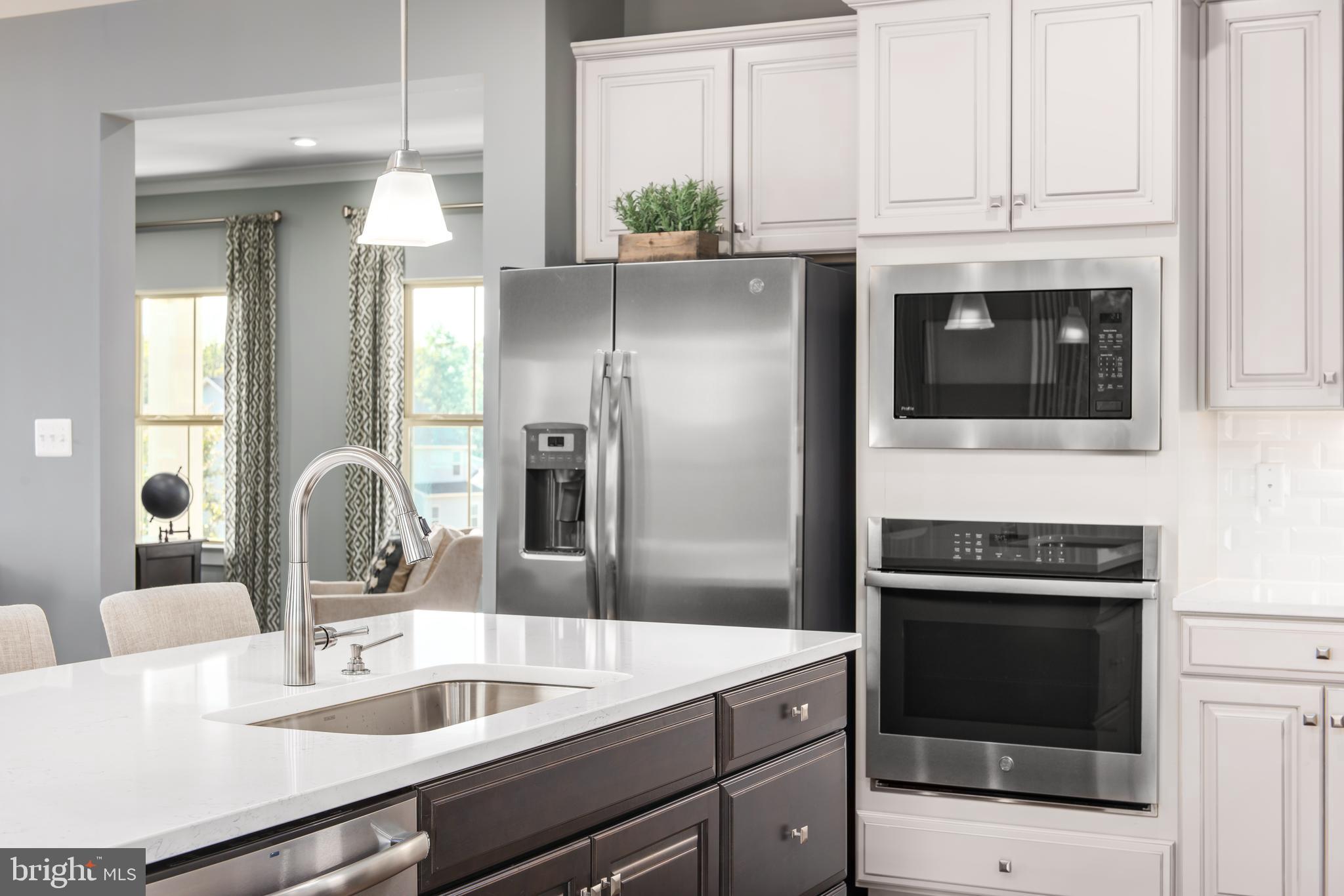 14501 Quarry View Road Brandywine, MD 20613 - Photo 18 of 35 Kitchen with Single Wall Oven & Microwave