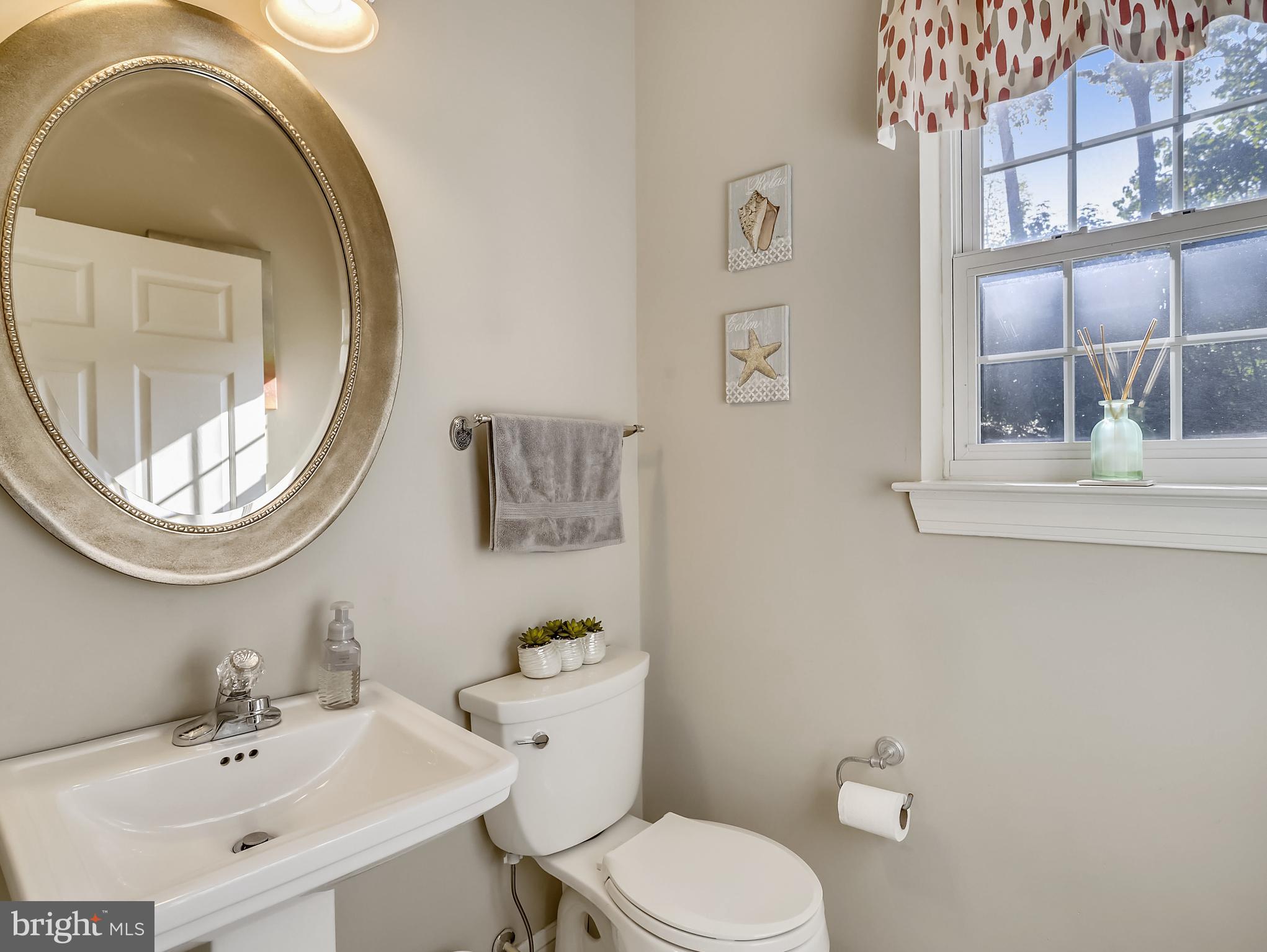 105 Shore Road Arnold, MD 21012 - Photo 28 of 55 Main Level Powder Room