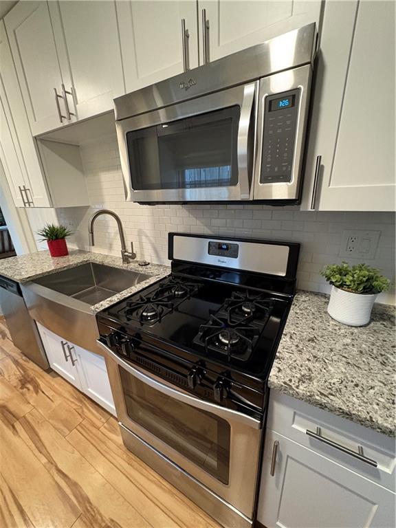 210 Carson Street Springdale, PA 15144 - Photo 18 of 33 STOVE AND MICROWAVE