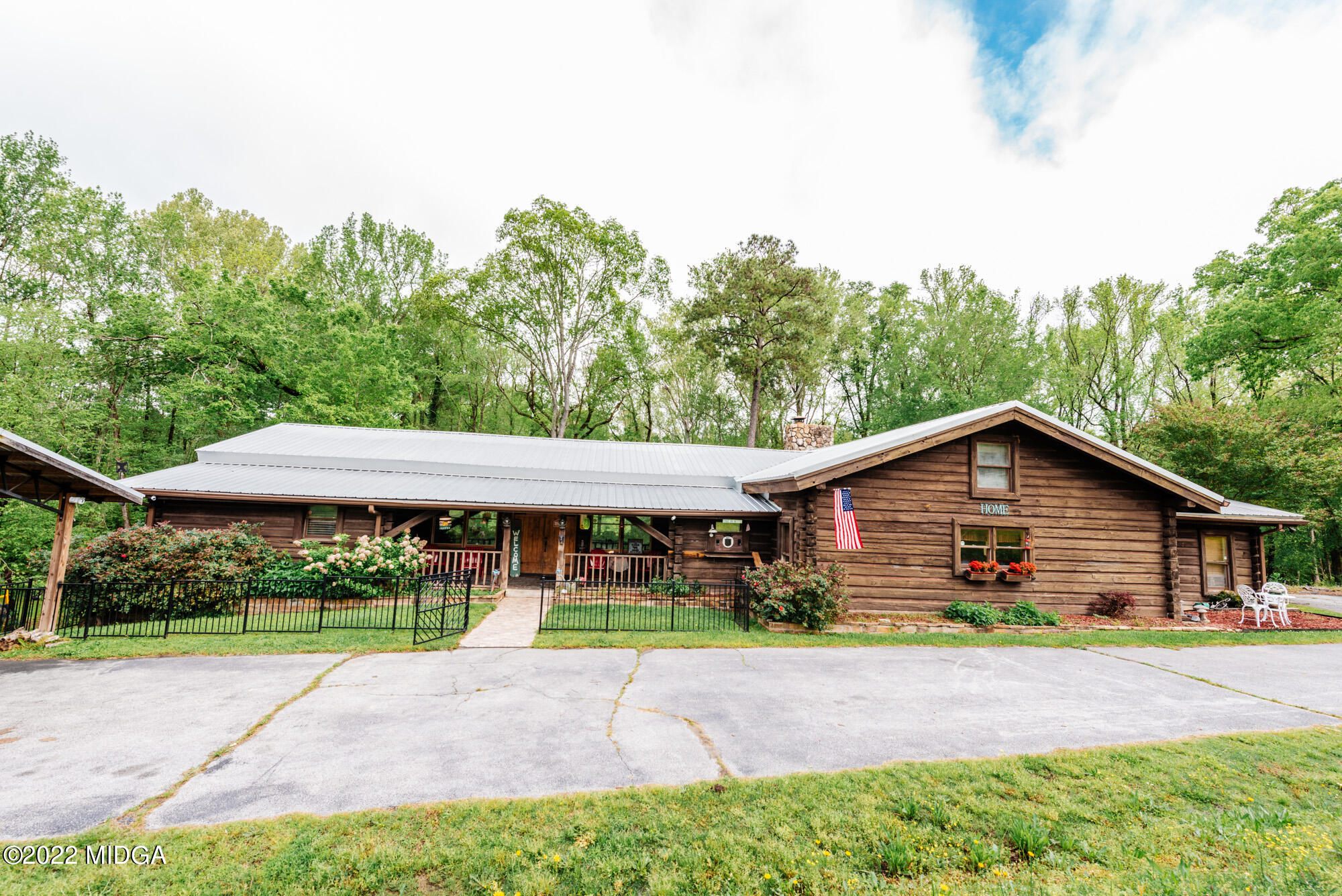 7426 Thomaston Road Macon, GA 31220 - Photo 5 of 42 a front view of a house with garden