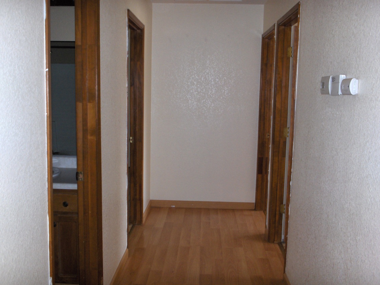 1194 Echo Road Redding, CA 96002 - Photo 4 of 17 a view of a hallway