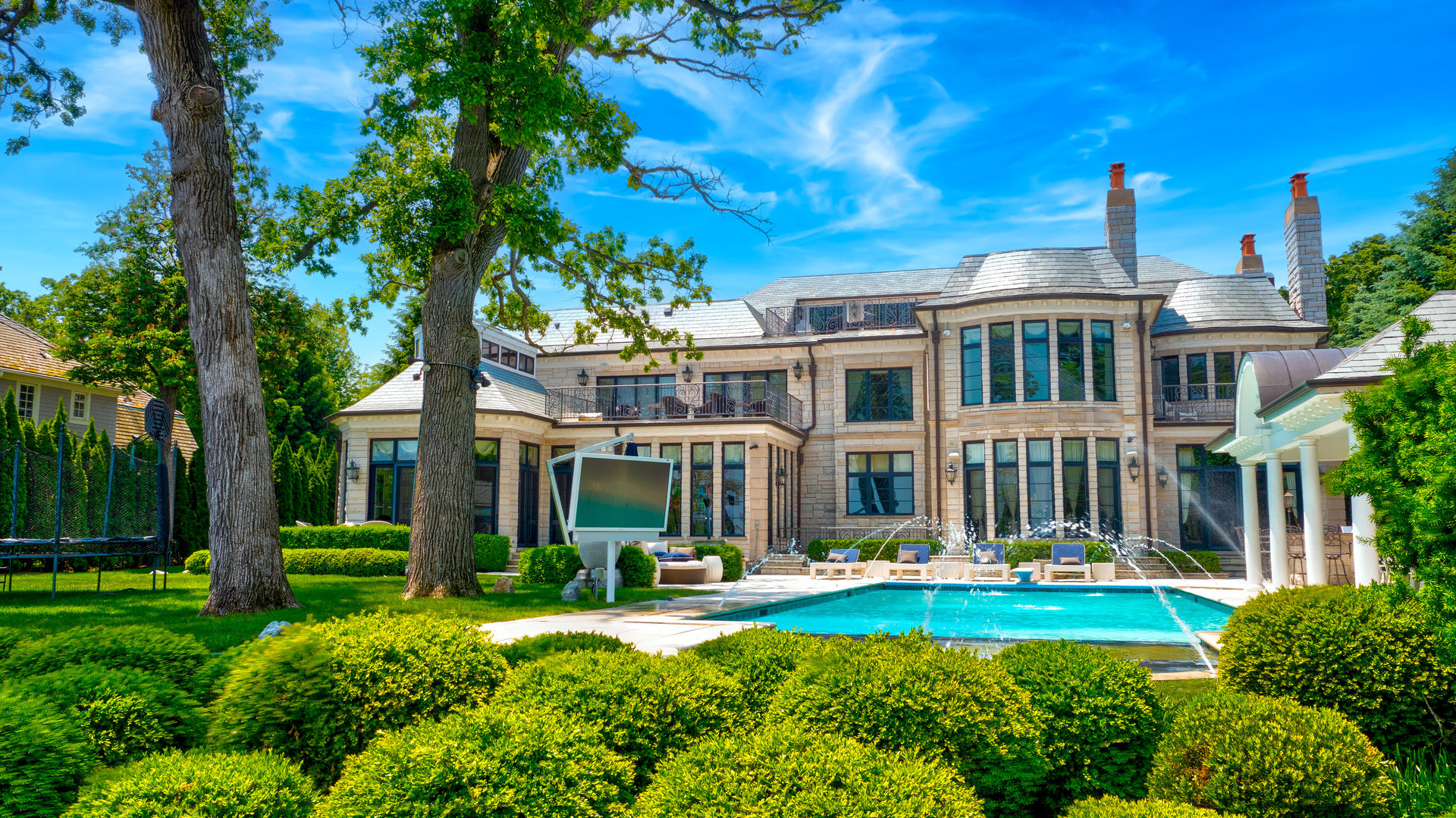 319 Sheridan Road Winnetka, IL 60093 - Photo 5 of 15 a view of a house with swimming pool and garden