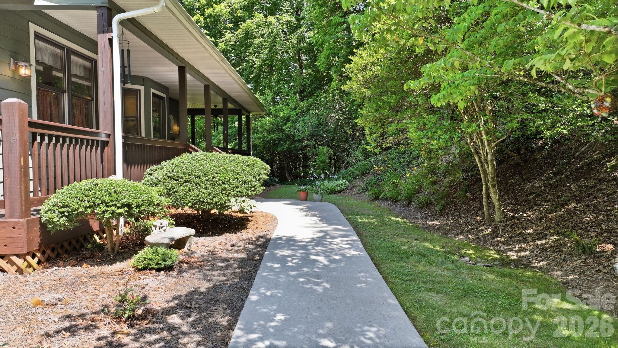 121 Forest Run Road, Unit 121 Whittier, NC 28789 - Photo 6 of 42