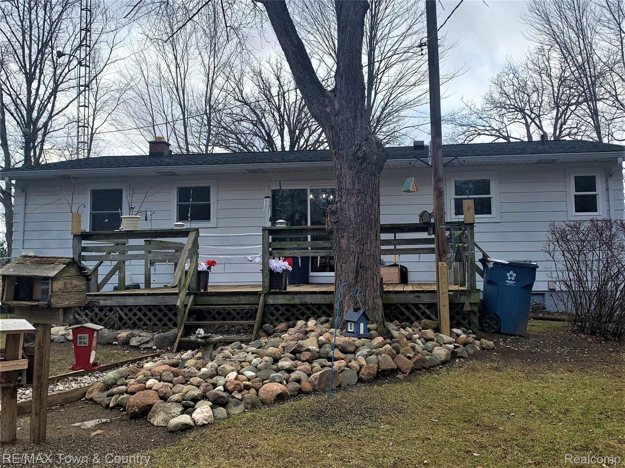 13396 Duffield Road Montrose, MI 48457 - Photo 26 of 28 Duffield deck.jpg