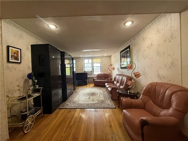 $365,000 | 2400 East 3rd Street, Unit 515 | South Marlboro