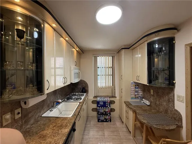 $365,000 | 2400 East 3rd Street, Unit 515 | South Marlboro