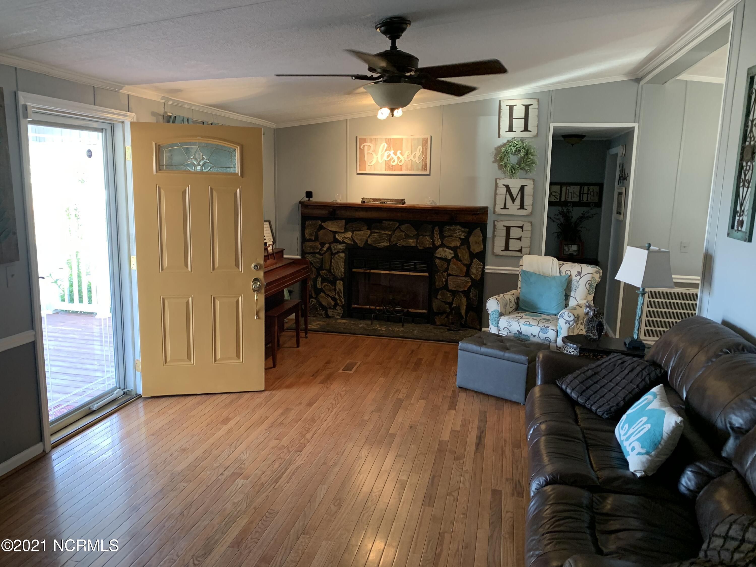 2056 Gallowaytown Road Hartsville, SC 29550 - Photo 2 of 20 IMG_1486