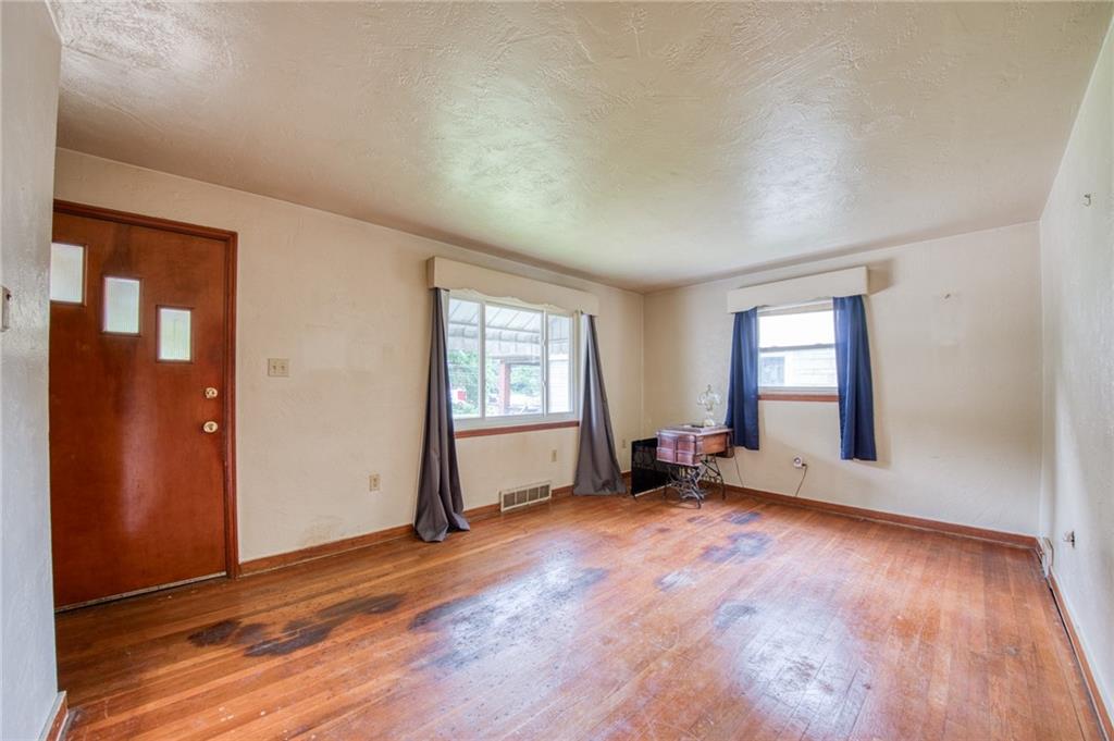 793 Becks Run Road Pittsburgh, PA 15210 - Photo 4 of 33