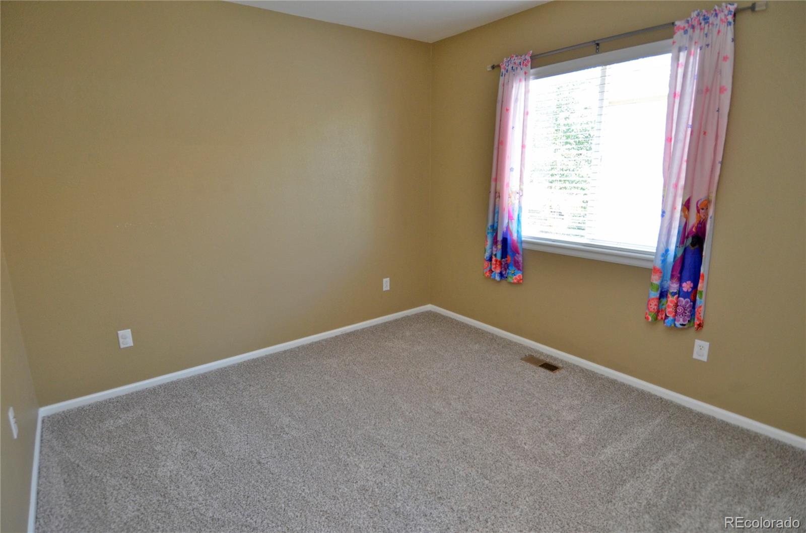 10699 Wynspire Way Highlands Ranch, CO 80130 - Photo 30 of 40 an empty room with a window