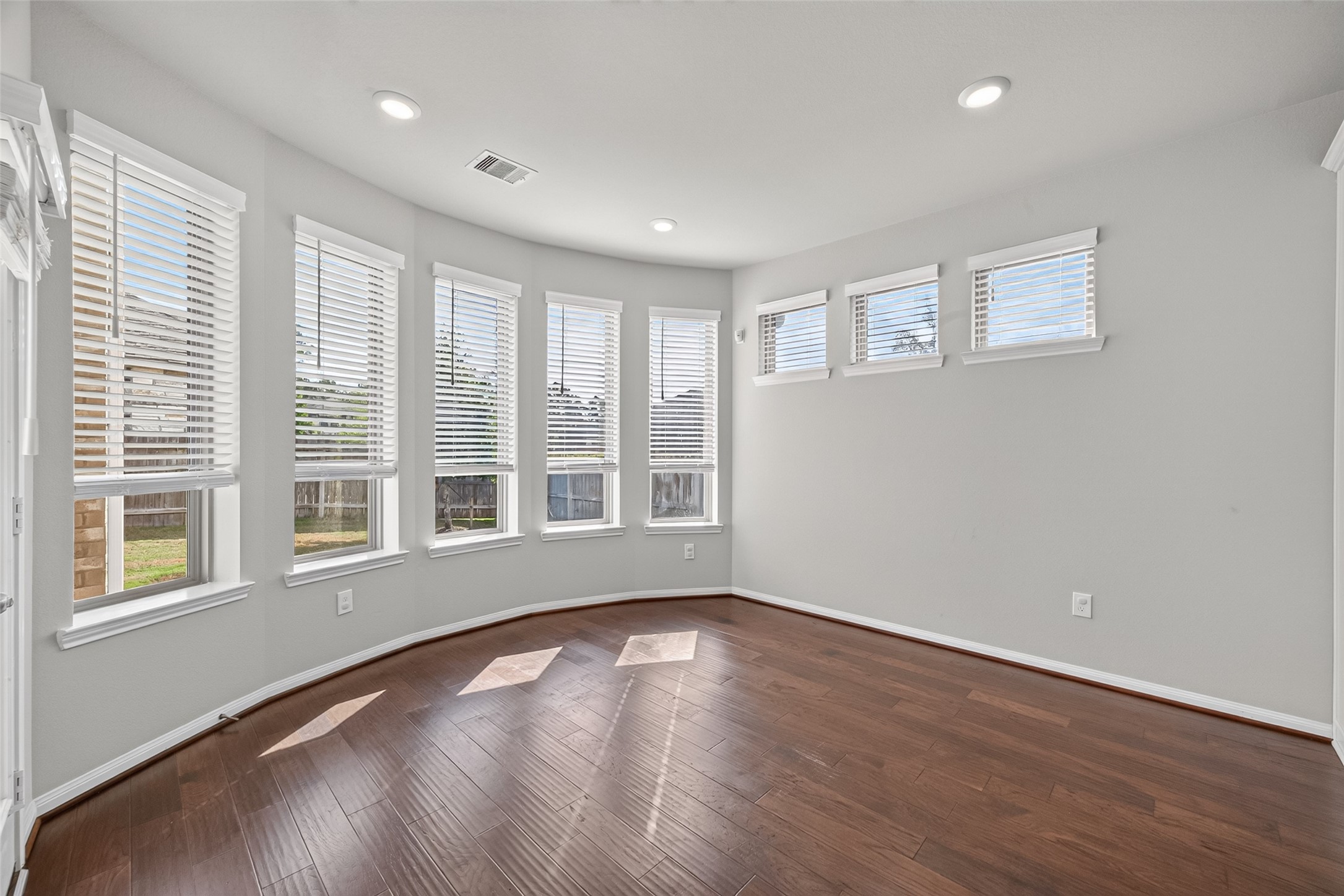 17323 Grand Canyon Road Conroe, TX 77302 - Photo 11 of 40 A stunning bay window for your primary dining room or breakfast room.